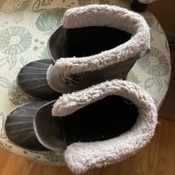 Sorel Youth Winter Boots - size 5 - Picture 3 of 7